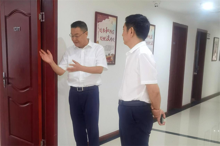 省供銷社黨組成員、機(jī)關(guān)黨委書記李先明帶隊(duì)檢查指導(dǎo)棉麻集團(tuán)安全生產(chǎn)工作