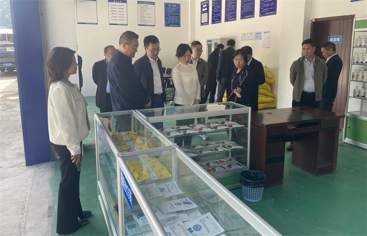 四川省供銷社黨組成員、理事會(huì)副主任、一級(jí)巡視員楊武秀帶隊(duì)到萬源調(diào)研集團(tuán)舊院黑雞產(chǎn)業(yè)發(fā)展工作